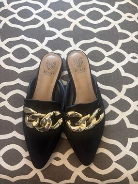 BEAST FASHION Black Pointed Slip-On Mules with Gold Chain